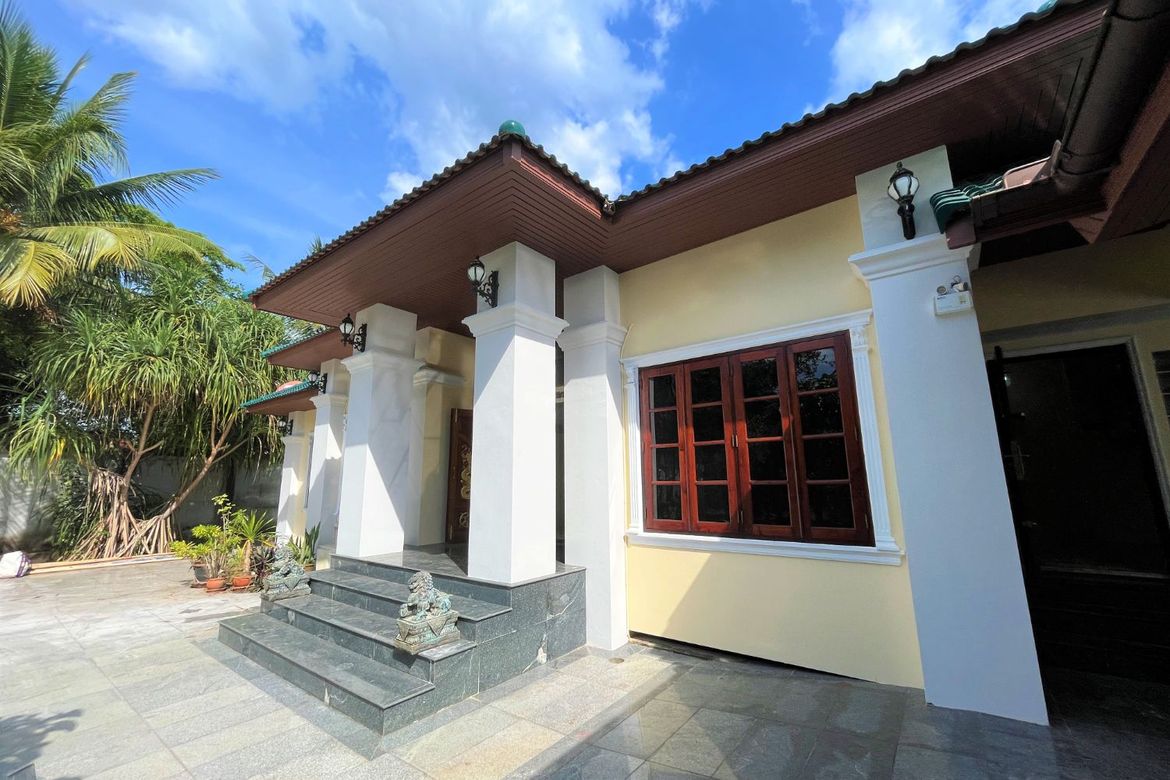 Large and Mountain View 4-bedroom house with pool for sale and rent in the center of Aonang, Krabi