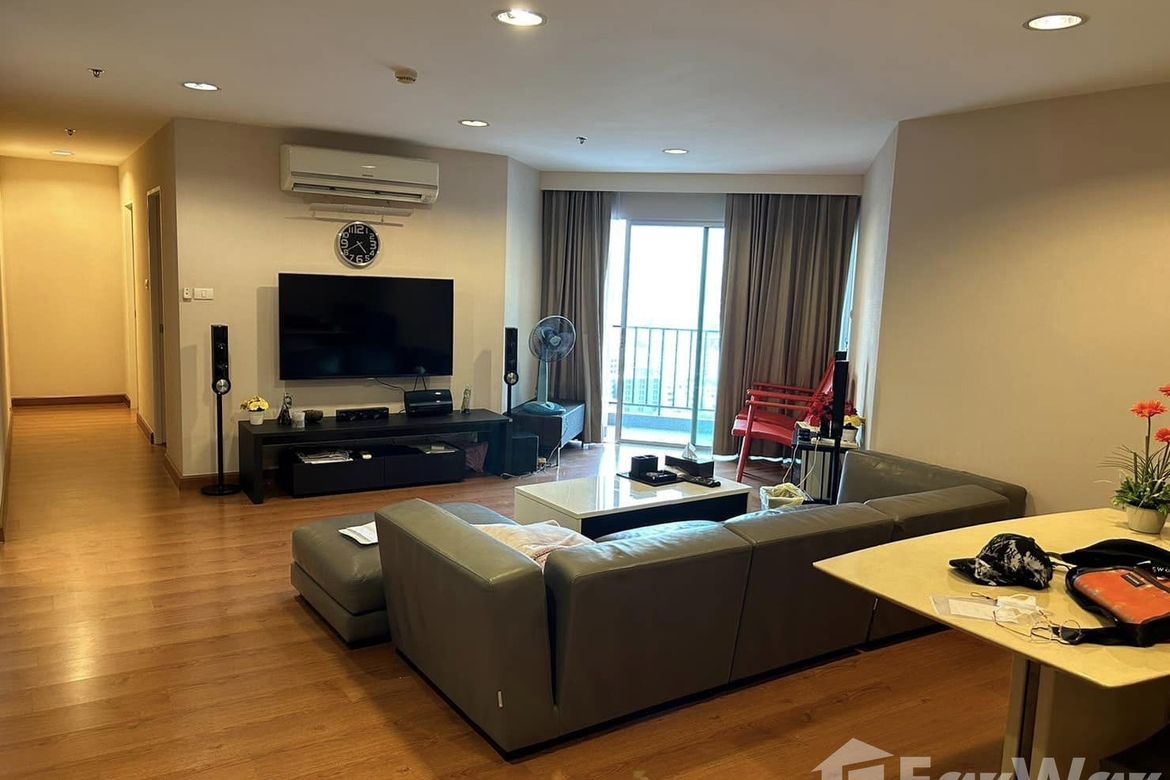 3 Bedroom Condo for sale at Belle Grand Rama 9