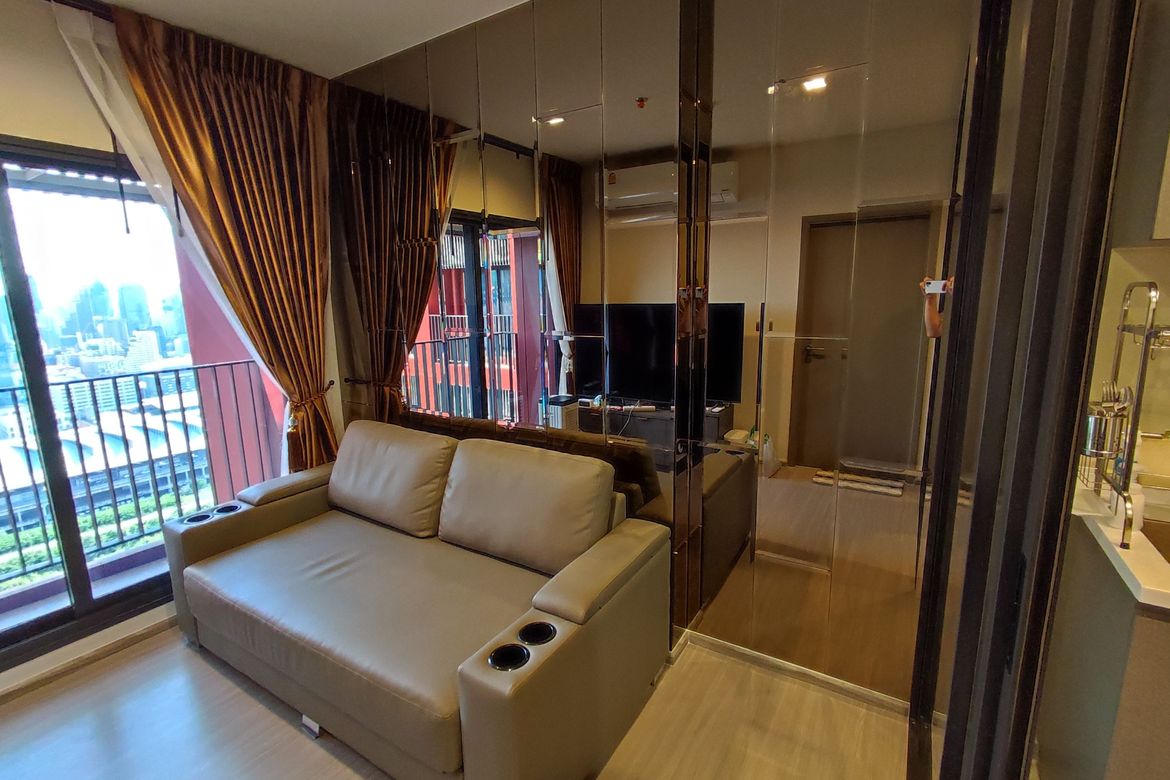 1 Bedroom Condo for sale at Life Asoke Hype