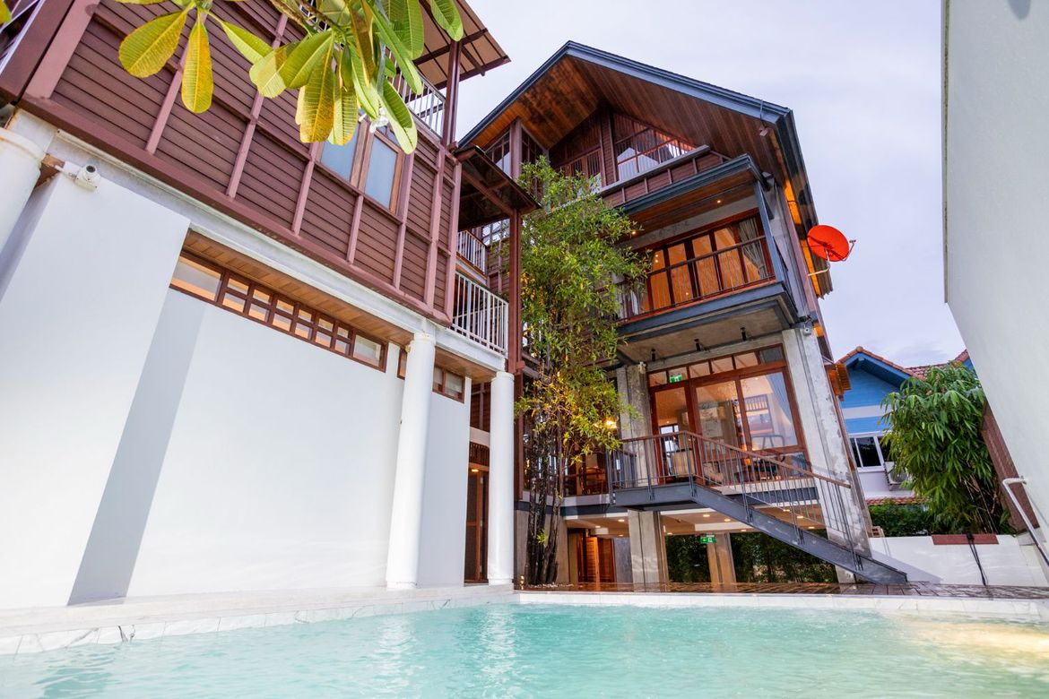 Twin Villas with 6 Bedrooms in Ao Nang, Krabi