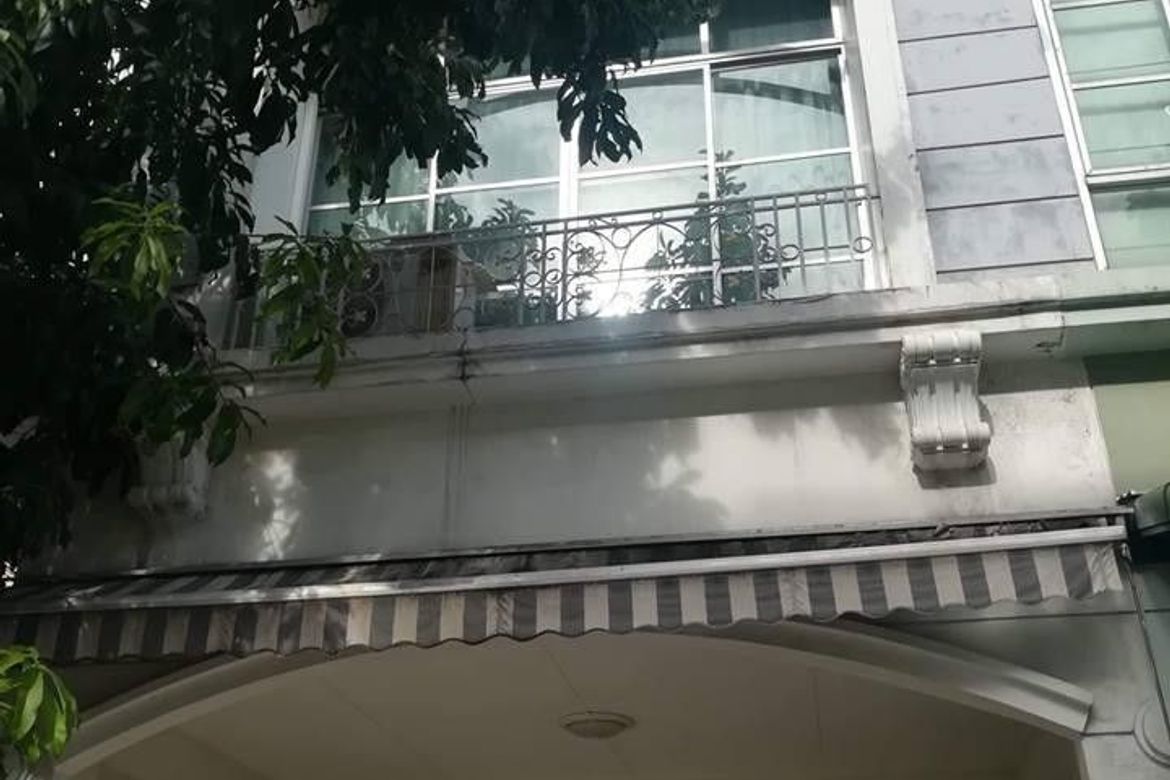 3 Bedroom Townhouse for sale in Lat Phrao, Bangkok