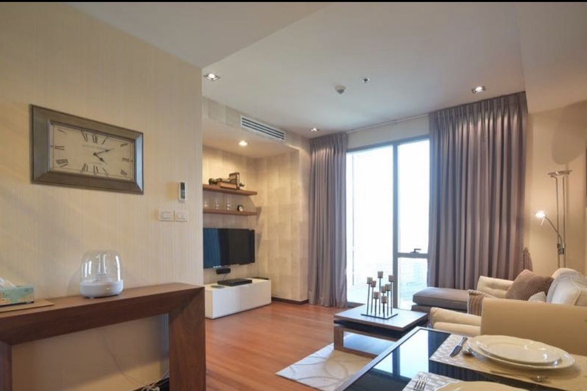 1 bedroom + 1 panoramic workroom city view