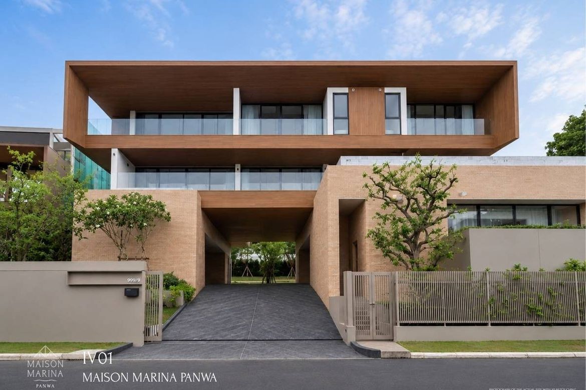 5 bedrooms Beachfront villa