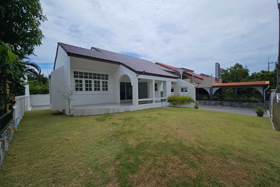 Gated Villa Near Jomtien Beach, 472 Sqm Land