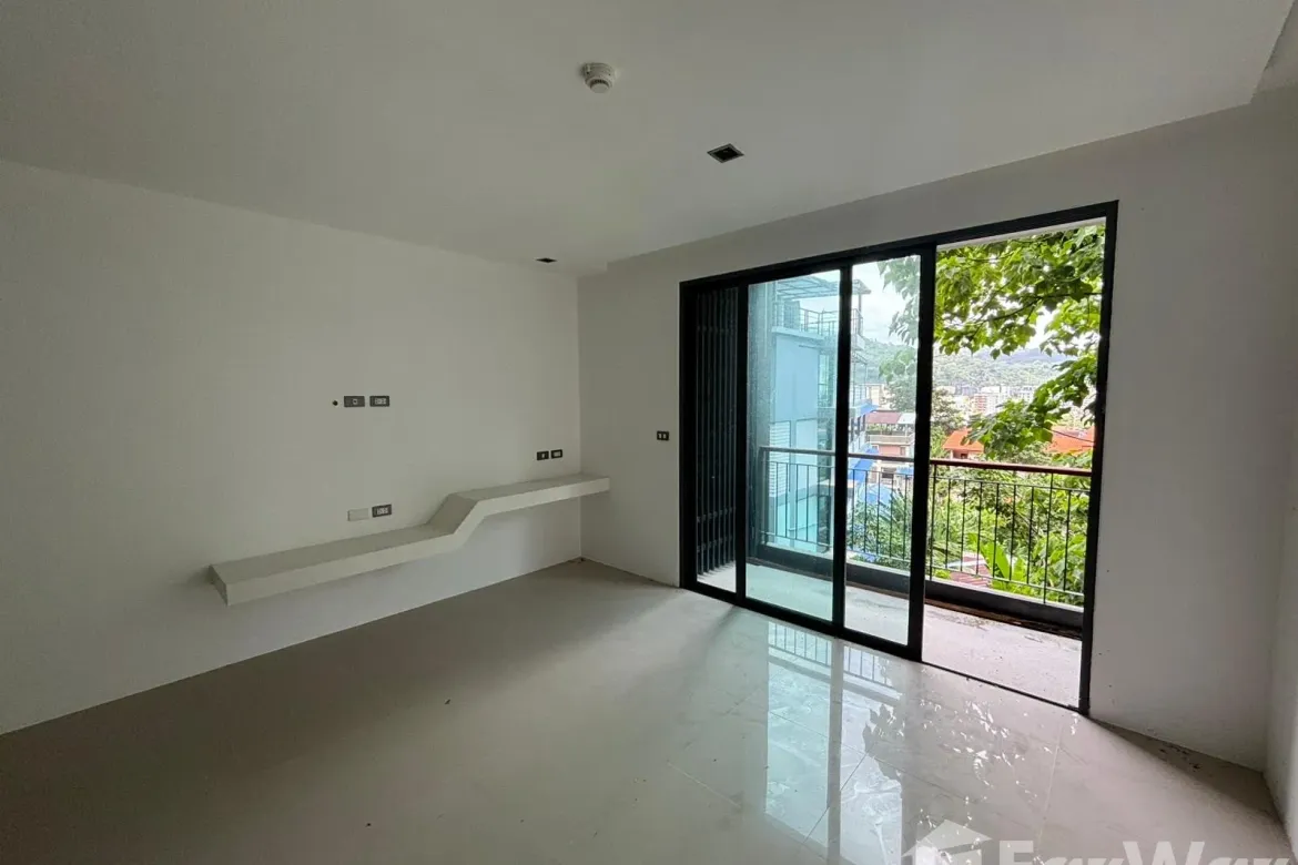 Never lived in. Foreign Freehold. Priced to sell.