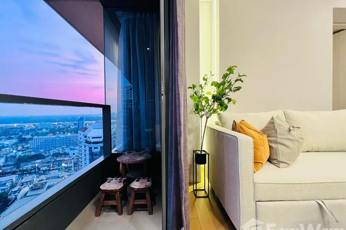 2 Bedroom High Floor Condo for Sale at Lumpini 24