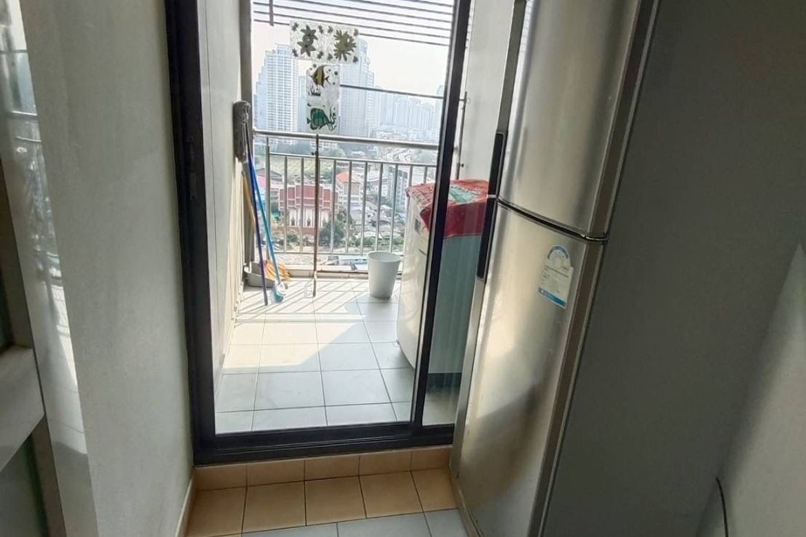 2 Bedroom Condo for sale at Lumpini Place Narathiwas-Chaopraya