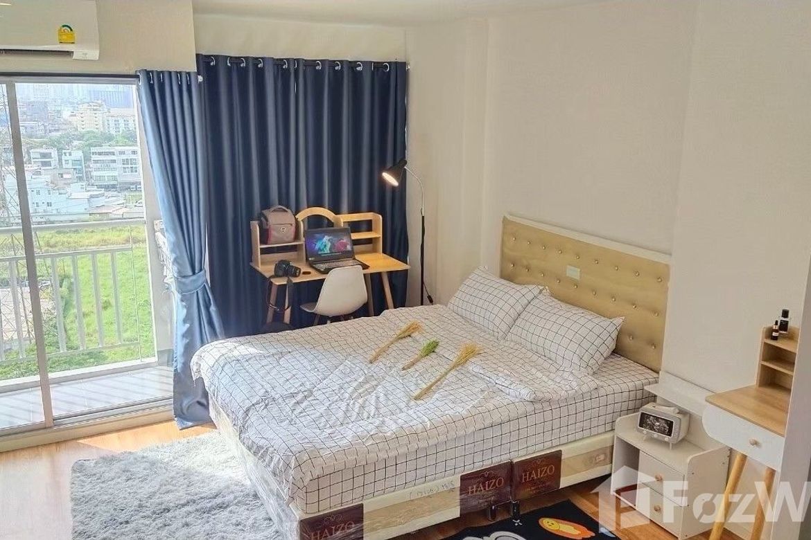 Studio condo for sale at Lumpini Pattanakarn-Srinakarin