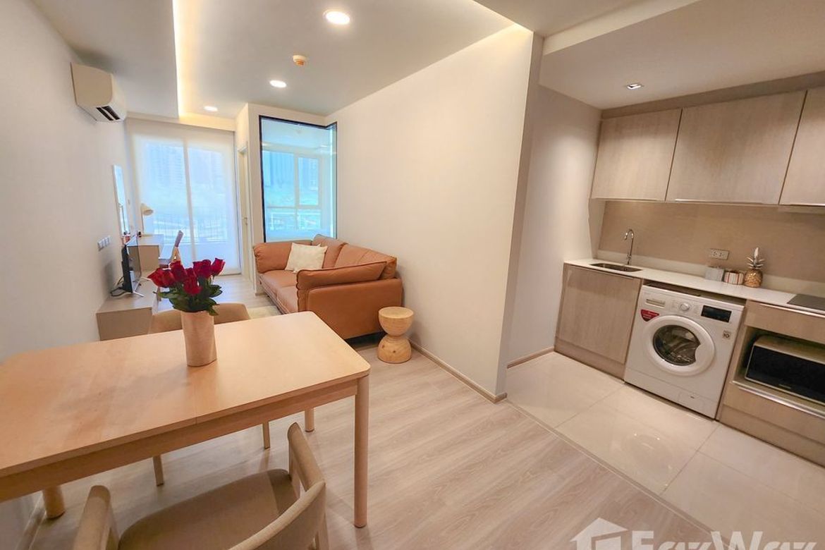 Ready to Move In, Contact Us Now! | Quiet Low-Rise Living near Thonglor 1BR Corner Unit