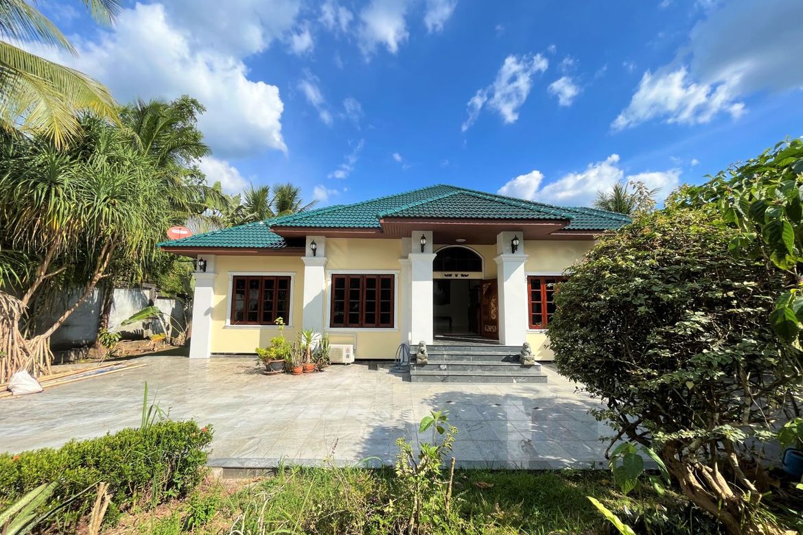 Large and Mountain View 4-bedroom house with pool for sale and rent in the center of Aonang, Krabi
