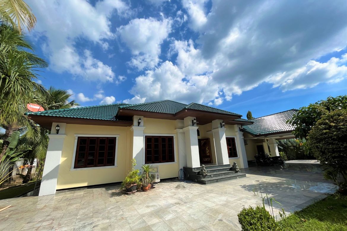 Large and Mountain View 4-bedroom house with pool for sale and rent in the center of Aonang, Krabi