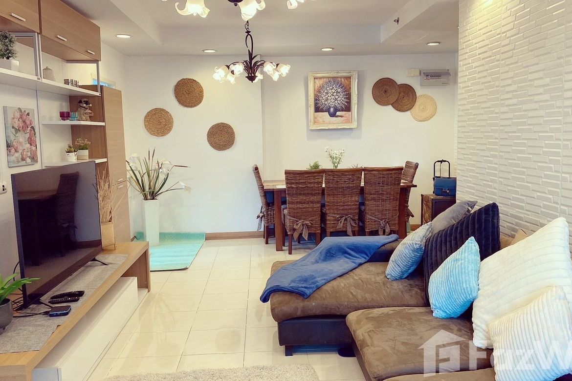 Discover Unrivaled Convenience: Stylish Two Bedroom Bangkok Condo for Sale