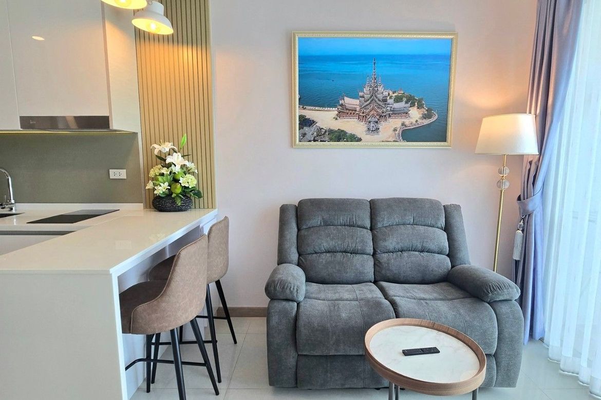 Luxury Condo for Sale with Tenant | The Riviera Jomtien Pattaya | Sea View | 8% Rental Yield | Investment Condo in Pattaya