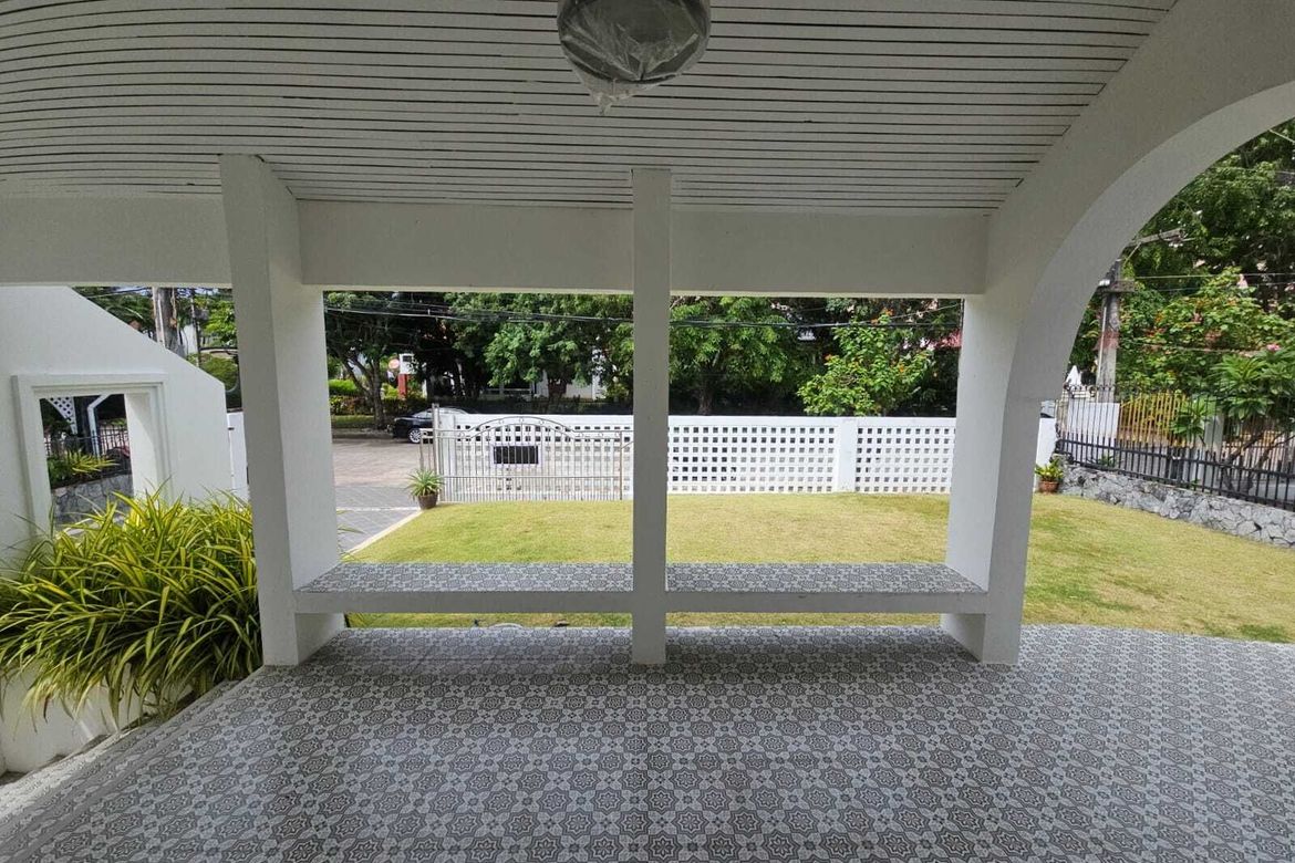 Gated Villa Near Jomtien Beach, 472 Sqm Land
